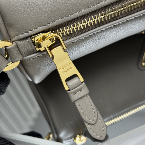 Pra*a leather pouch - 22*9*7.5cm