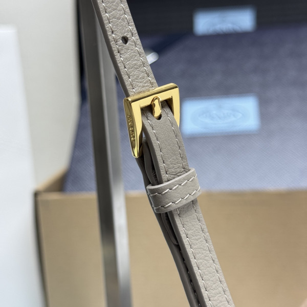 Pra*a leather pouch - 22*9*7.5cm